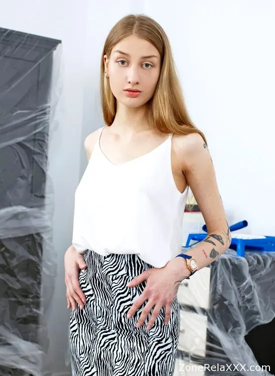 Cutie Sasha Motivates the Workers (Anal)